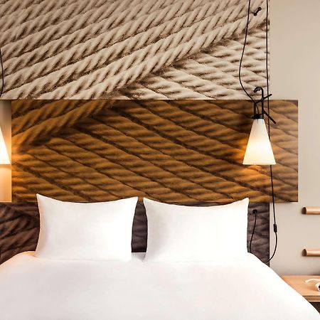 Ibis Saint Quentin En Yvelines - Velodrome Hotell Montigny-le-Bretonneux Exteriör bild