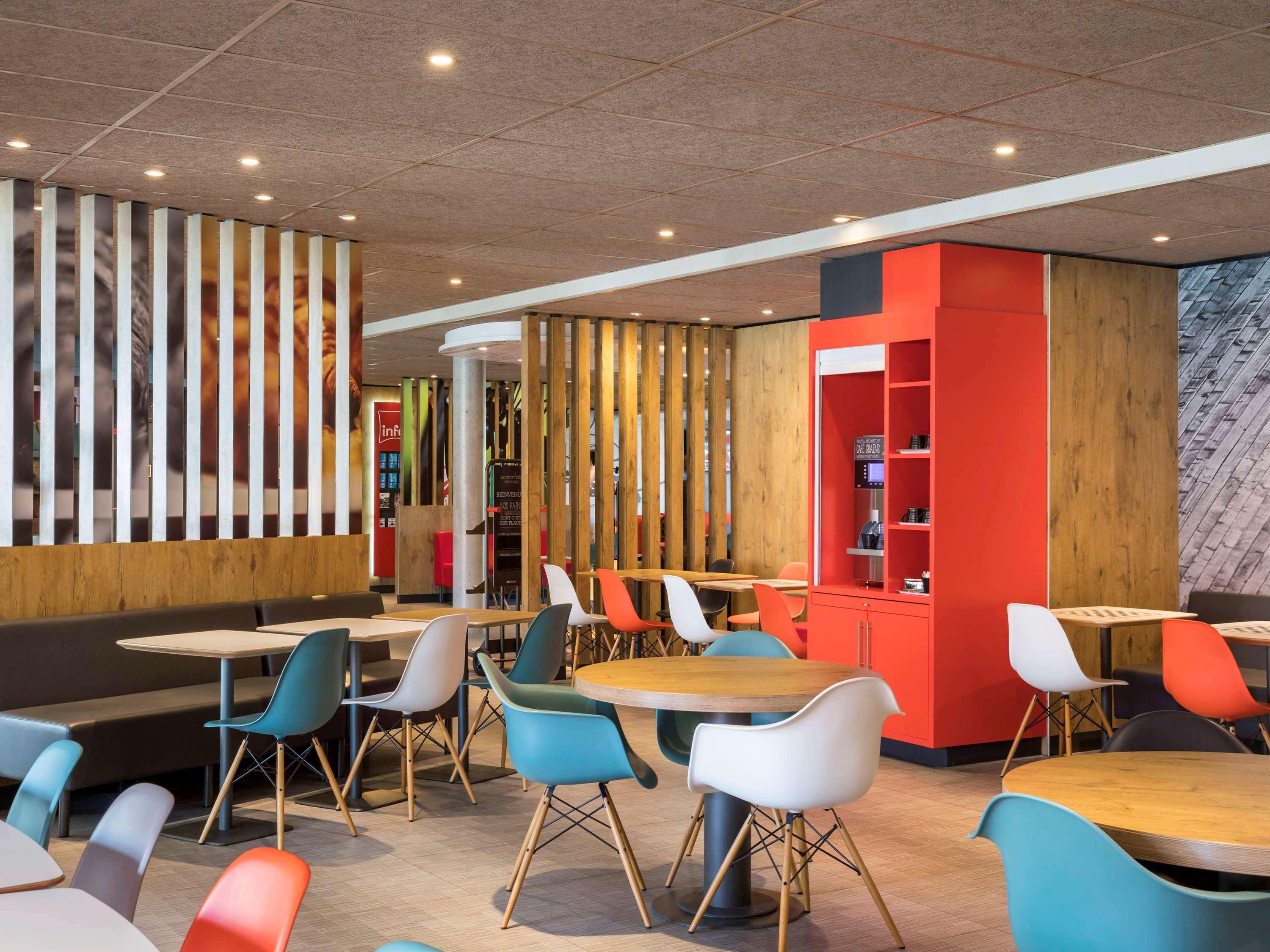Ibis Saint Quentin En Yvelines - Velodrome Hotell Montigny-le-Bretonneux Exteriör bild