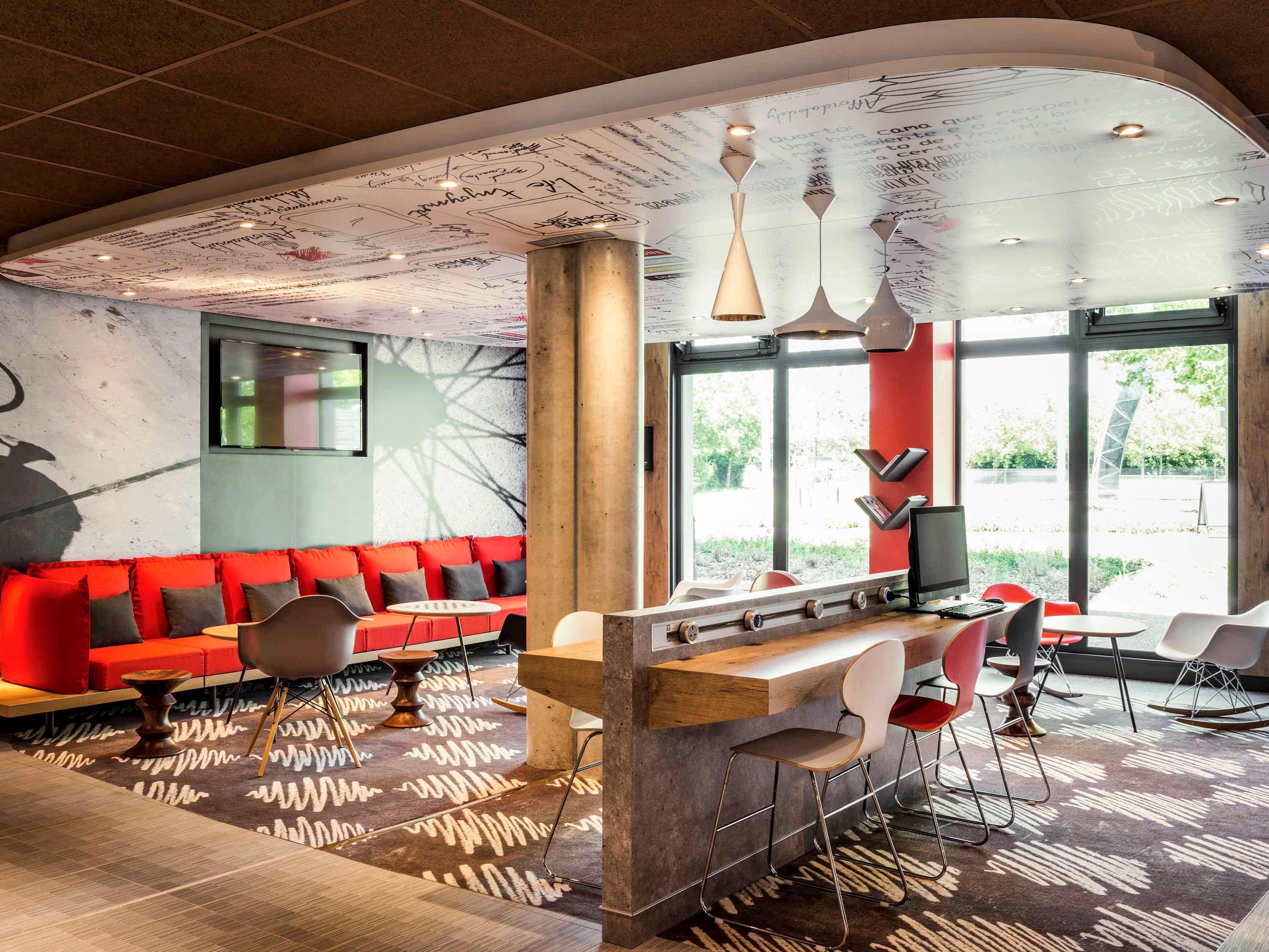 Ibis Saint Quentin En Yvelines - Velodrome Hotell Montigny-le-Bretonneux Exteriör bild