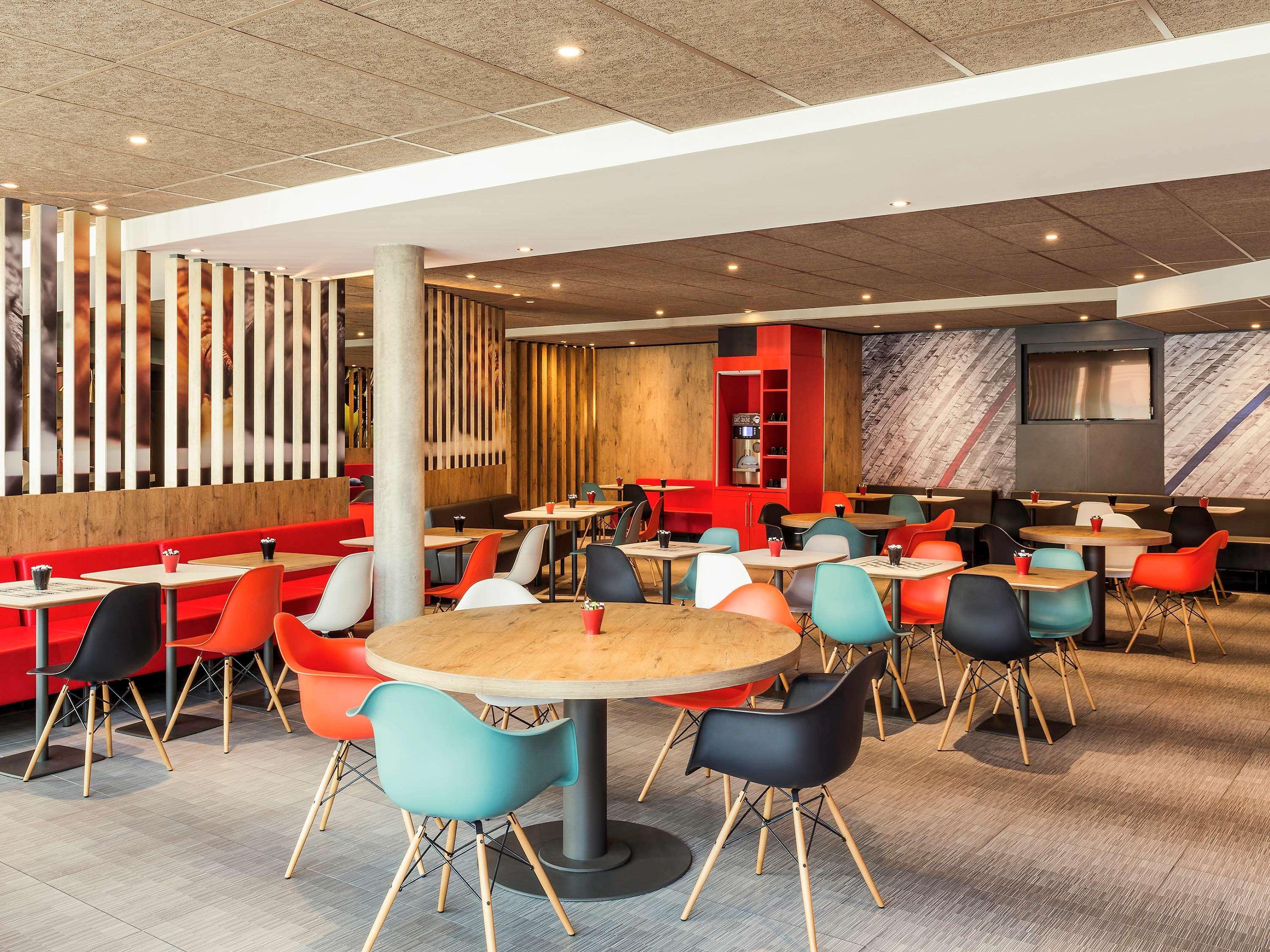 Ibis Saint Quentin En Yvelines - Velodrome Hotell Montigny-le-Bretonneux Exteriör bild