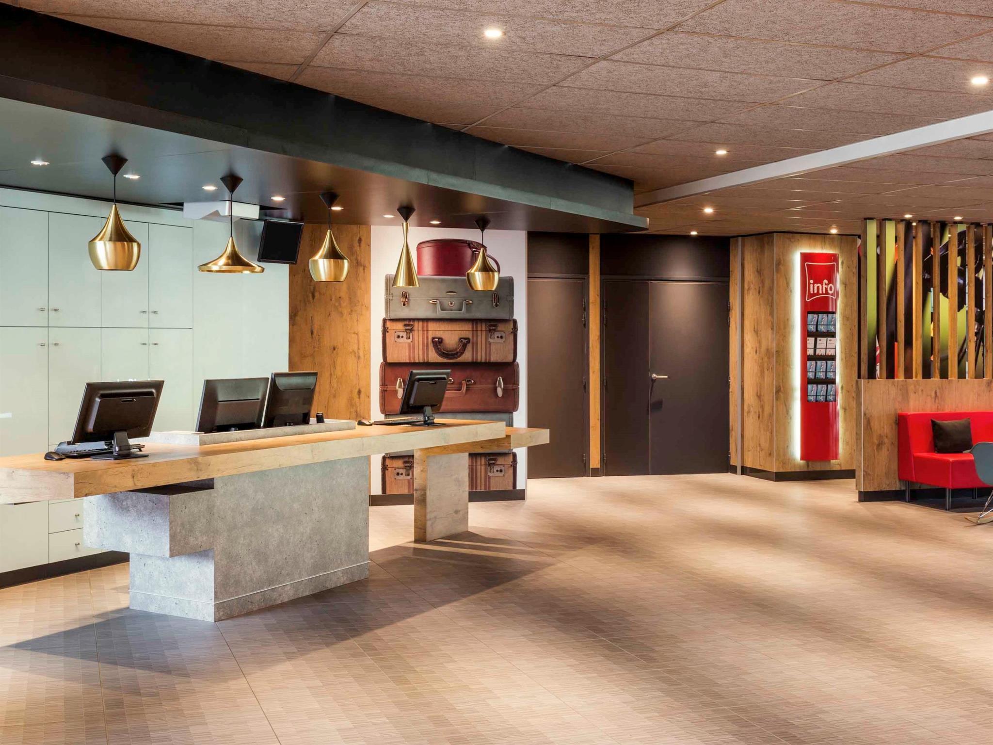 Ibis Saint Quentin En Yvelines - Velodrome Hotell Montigny-le-Bretonneux Exteriör bild