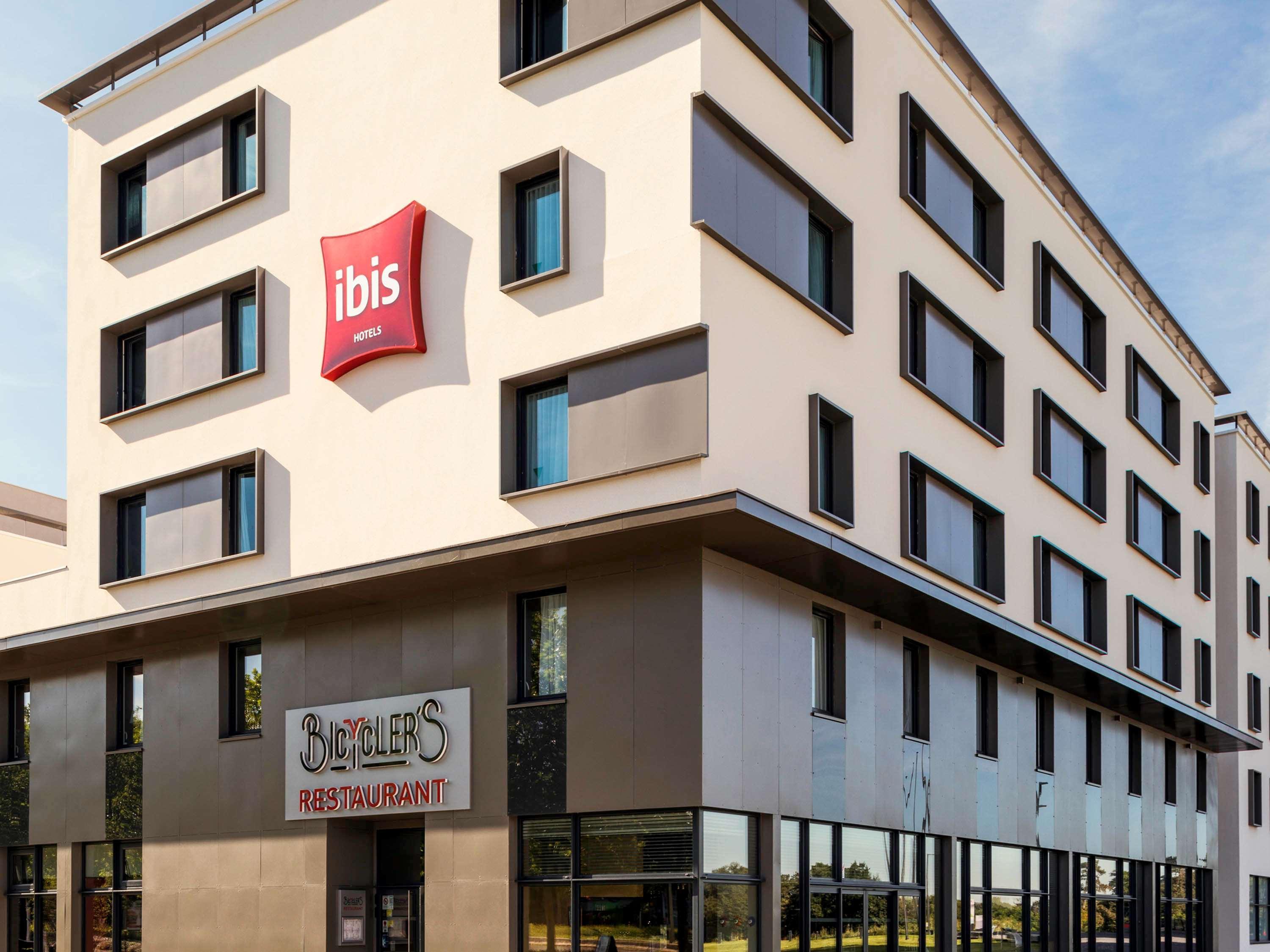 Ibis Saint Quentin En Yvelines - Velodrome Hotell Montigny-le-Bretonneux Exteriör bild