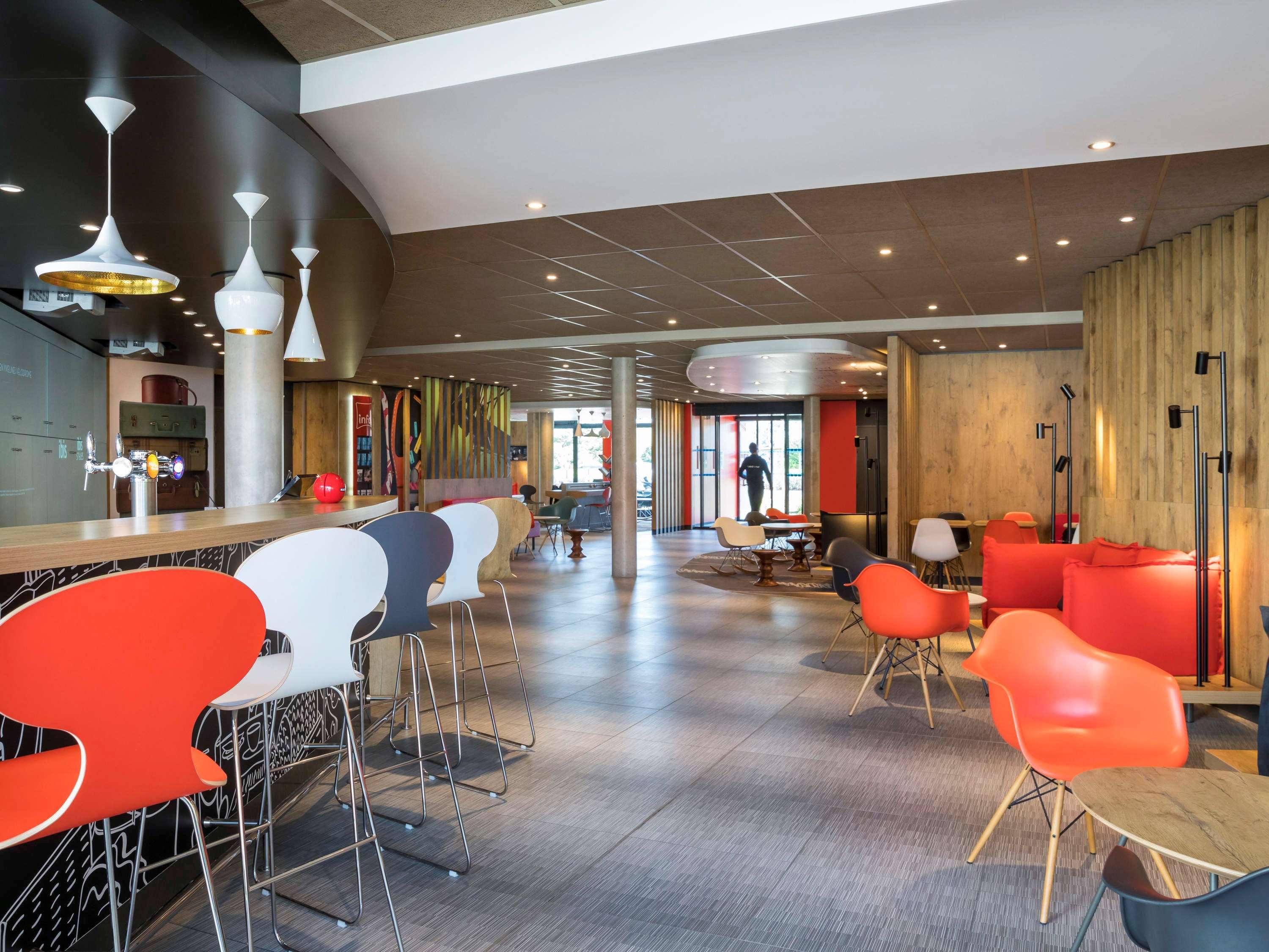 Ibis Saint Quentin En Yvelines - Velodrome Hotell Montigny-le-Bretonneux Exteriör bild