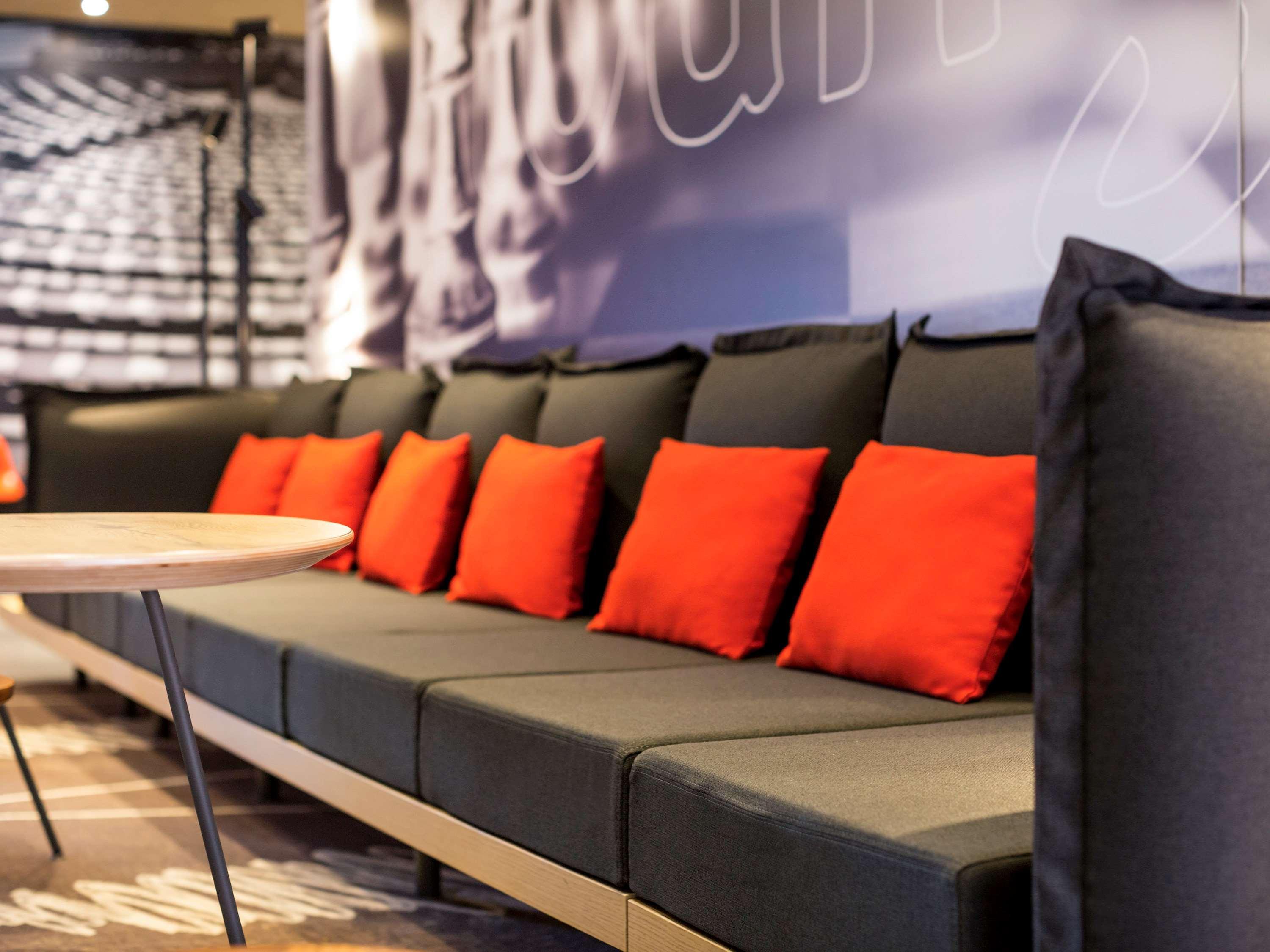 Ibis Saint Quentin En Yvelines - Velodrome Hotell Montigny-le-Bretonneux Exteriör bild