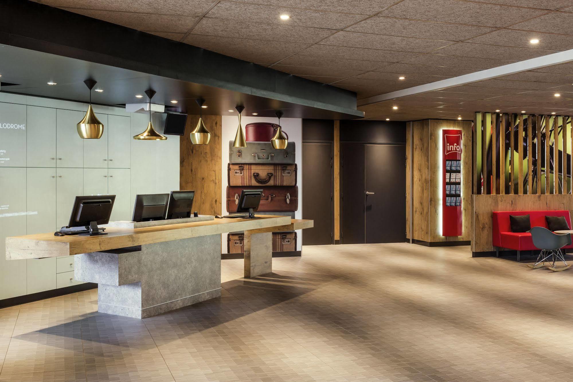 Ibis Saint Quentin En Yvelines - Velodrome Hotell Montigny-le-Bretonneux Exteriör bild