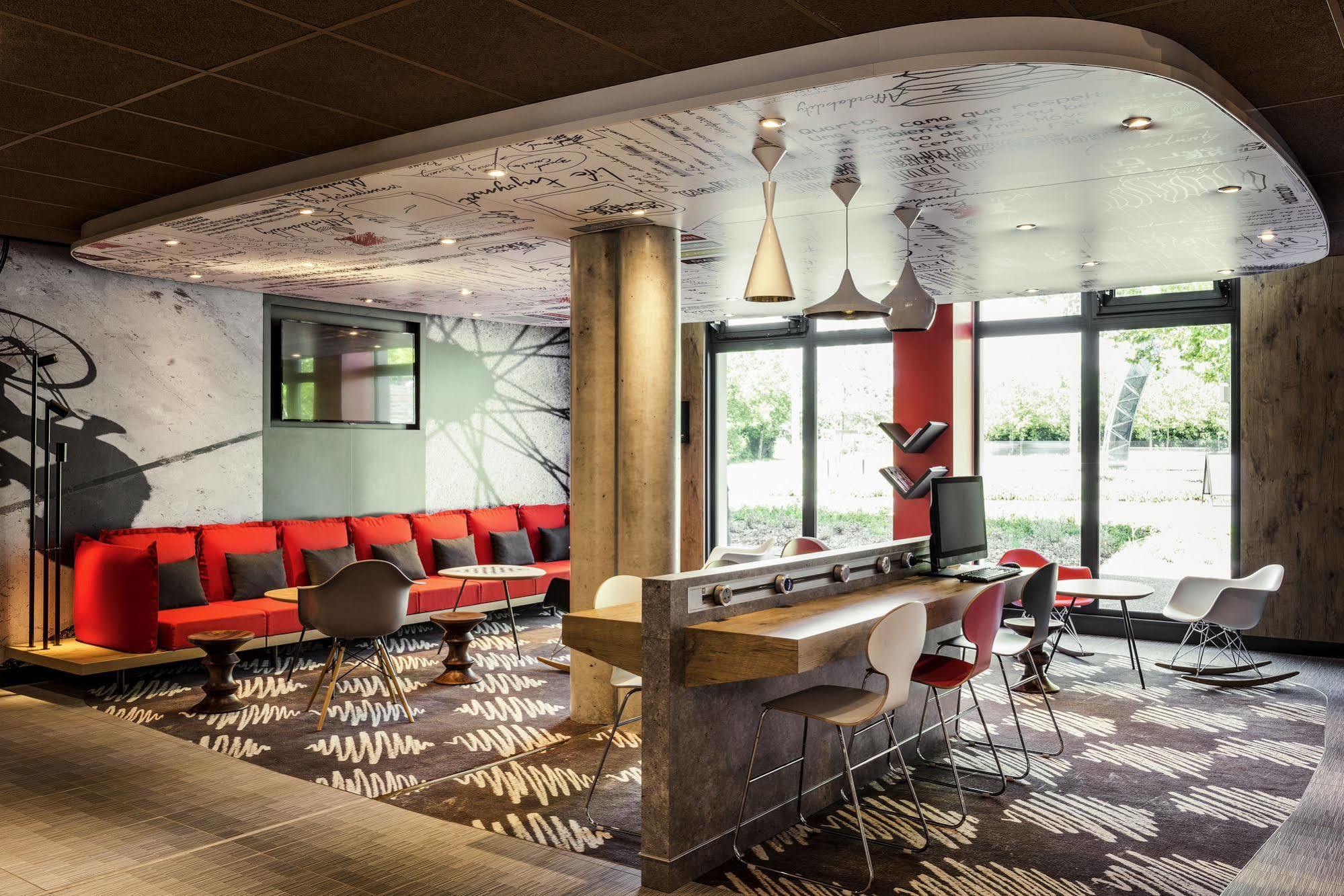 Ibis Saint Quentin En Yvelines - Velodrome Hotell Montigny-le-Bretonneux Exteriör bild